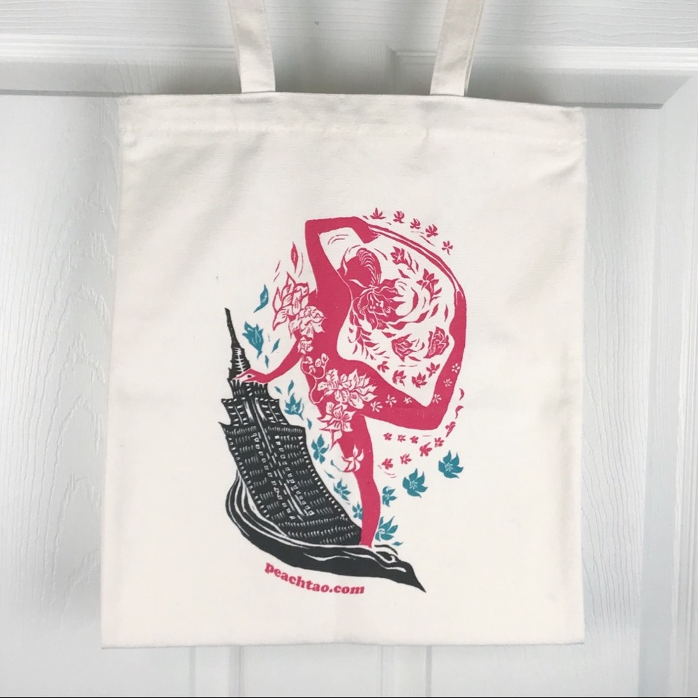 Peach Tao Screen Printed Illustration Zipper Tote